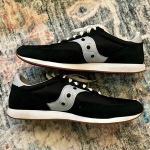 Saucony Vantage men’s 10.5 b&w sneakers